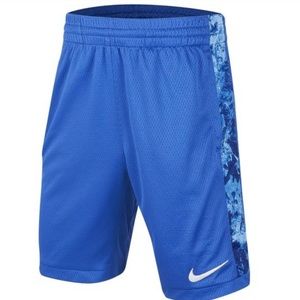 🔹NWT Nike training shorts swoosh logo side panels 6